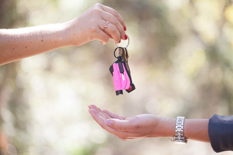 RESQME ريسكي Pack من 2، أداة الهروب من السيارة الأصلية على شكل سلسلة مفاتيح للطوارئ، قاطع حزام الأمان وكاسر النوافذ 2 في 1، صنع في الولايات المتحدة الأمريكية، وردي - مطرقة أمان مدمجة - Image 5